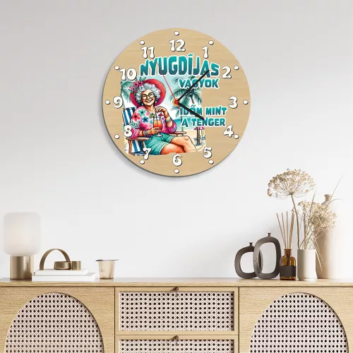 Fából készült falióra - Nyugdíjas vagyok nő 25 cm